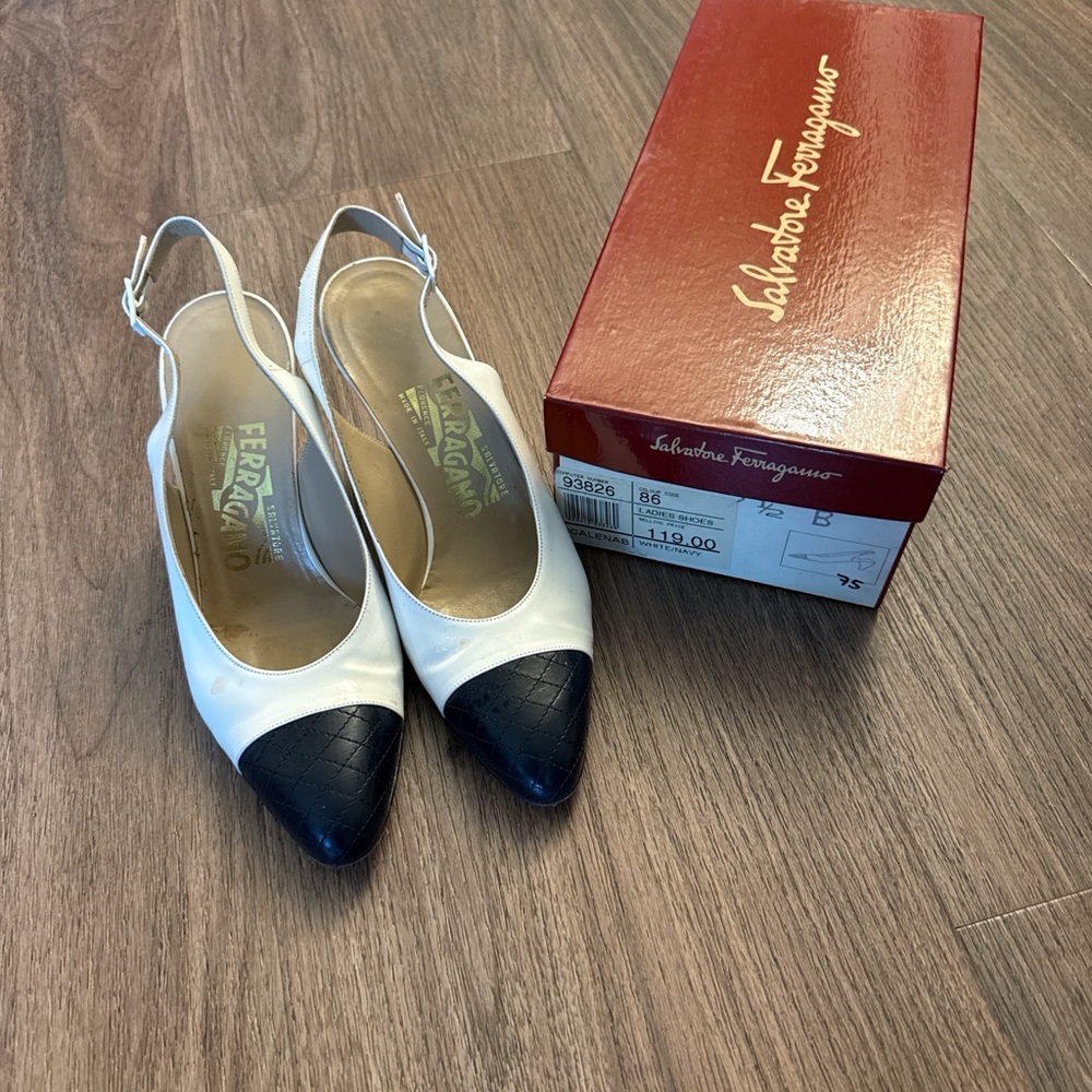Ferragamo vintage 7 1/2 White Leather Women’s Slide Mules